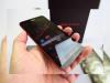 ASUS ZenFone 2 Deluxe Special Edition Unboxing: fashion phone inspirat de supermașini, vine cu dotări atractive (Video)