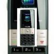 Telefonul Philips Xenium 9@9 "te tine" multe ore