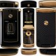 Telefonul Motorola RAZR2 impodobit cu aur si piele de sarpe