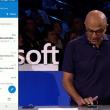 Satya Nadella, CEO Microsoft se afişează cu un telefon Android la evenimentul Inspire