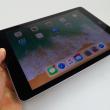 Apple iPad 9.7 (2018): Display de calitate, chiar şi nelaminat