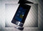 Un smartphone ASUS cu Windows Phone 7 la bord, fotografiat in Pakistan