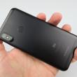 Xiaomi Mi A2 Lite: Design învechit, dar măcar e comod telefonul