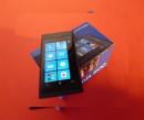 Nokia Lumia 800 Unboxing - scoatem din cutie primul Nokia cu Windows Phone (Video)