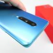 OnePlus 8: Design perfect echilibrat - îmbinările dintre sticlă şi metal sunt line, discrete