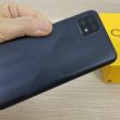 Realme C21: Design care combină angularitatea, clepsidrele, curburi gravate
