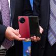 vivo X Fold 2 prezentat oficial, în varianta roşie şi cu 3 camere Zeiss; Telefonul pliabil vine în aprilie