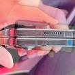 Pliabilul Samsung Galaxy Z Fold 5 apare în fotografii hands-on, cu balama îmbunătățită pentru o închidere etanșă