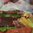Sony Xperia Z3 este prăjit și inclus Într-un hamburger, continua să funcționeze (Video)
