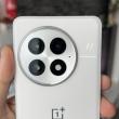 OnePlus 13 Unboxing: extra AI, nostalgia capturii pe peliculă, pregătit de gaming într-un corp elegant şi alb