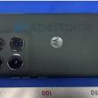 Motorola Edge 60 Pro surprins în fotografii reale; Are ecran super curbat, spate din piele vegană, buton lateral pentru scurtături