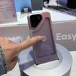 MWC 2026: Tecno POVA Neon e "telefonul cu fulgere" pe spate - Hands On
