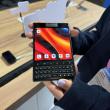 MWC 2026: Am fost la "învierea BlackBerry" prin telefonul cu tastatură QWERTY numit Unihertz Titan 2 Elite