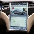 Tesla ar putea oferi mirroring pentru aplicaţiile smartphone pe ecranul touch din consola centrală