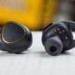 Căstile Samsung Gear IconX şi brăţara Samsung Charm disponibile acum în România, primesc şi preţuri la eMAG.ro