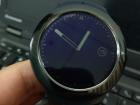 Viitorul smartwatch HTC cu Android Wear apare într-o galerie amplă de imagini, cu o curea sportivă la pachet