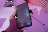 MWC 2017: Alcatel A5 LED hands-on - telefonul disco are un spate "de petrecere" (Video)