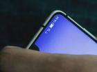 Smartphone-ul Sharp cu display edge-to-edge ce va debuta pe 17 iulie ni se prezintă într-o fotografie reală!