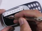 Nokia 3310 (2017) trece prin testele lui JerryRigEverything: zgâriat, ars şi îndoit, greu de ucis partea... 6