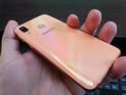 Samsung Galaxy A40: Baterie solidă, peste rivalii din China