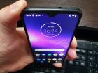 Motorola One Macro: Conectivitate de telefon midrange clasic