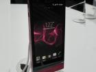 MWC 2012: Sony Xperia P preview - telefon cu bară transparentă și design ușor curbat (Video)