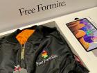 Epic continuă lupta cu Apple; Ajutați de Samsung, trimit tablete și jachete influencerilor cu mesajul “Free Fortnite”