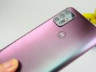 Motorola Moto G30: Design cu nuanţa uşor de recunoscut, bărbie mare, ergonomia OK