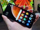 Redmi 9C NFC: Design din plastic aderent, imitaţie de fibră de carbon