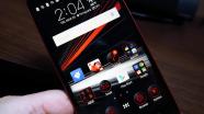 ASUS ZenFone 2 Deluxe Special Edition: OS, UI şi aplicaţii pe bază de bloatware şi Android vechi