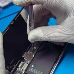 Reguli noi pentru smartphone-uri în Europa; Adio baterii greu de schimbat din 2027