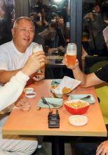 Afaceri de miliarde discutate la o bere de către Huang, Lee și Chung; Nvidia, Samsung și Hyundai pregătesc colaborări AI majore