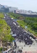 Criză sindicalistă la Samsung: angajaţii refuză bonusuri de 300.000 de dolari, pregătesc greva generală