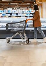 Românii strâng cureaua? Retailul din România înregistrează cea mai mare scădere din Uniunea Europeană