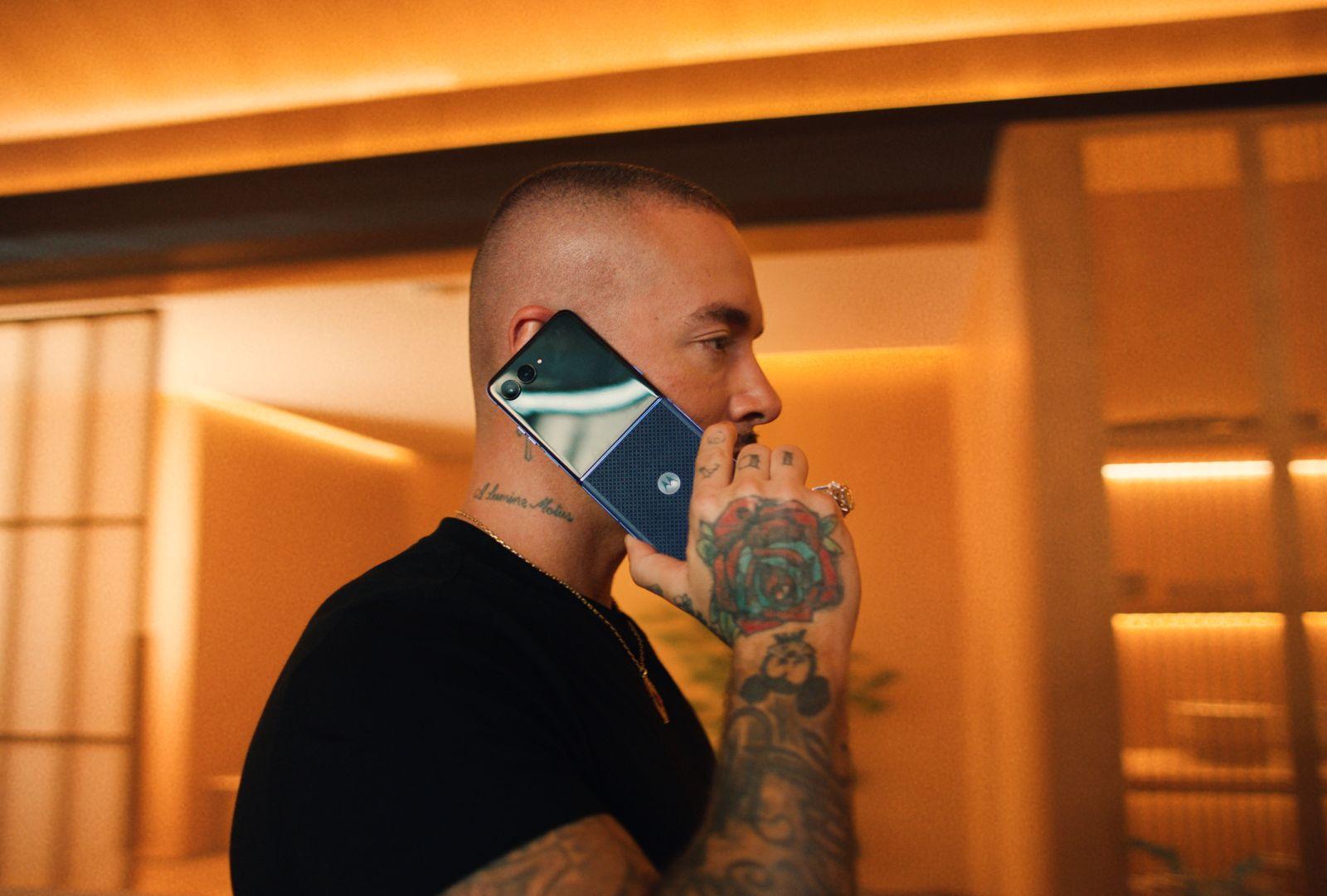 Motorola aduce împreună fotbalul, muzica și cultura alături de J