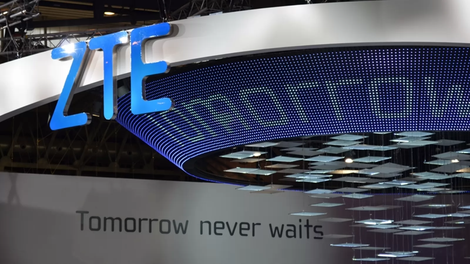 Un proiect de crowdsourcing de la ZTE duce la creaţii trăznite ca "SpiderPhone", o mască de scufundări VR şi altele