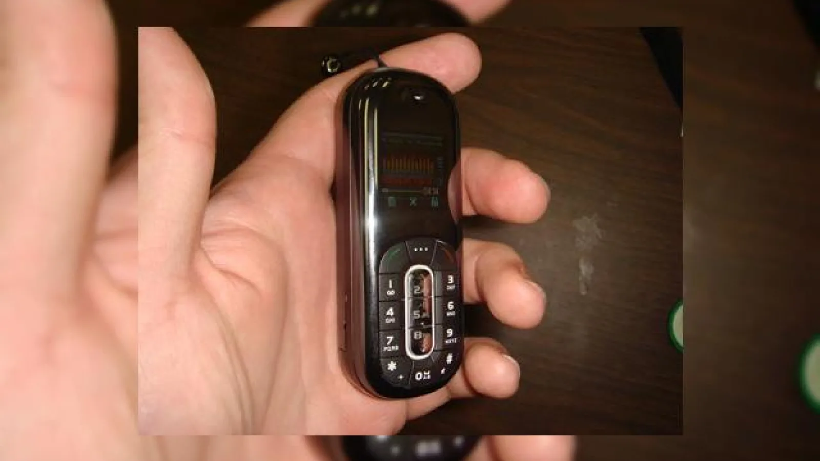 Haier Elegance este oficial cel mai mic telefon din lume