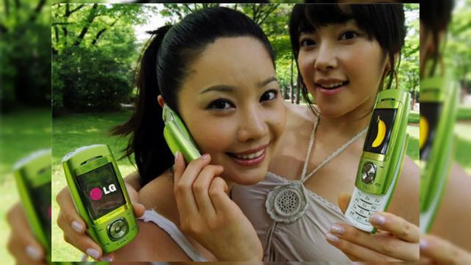 LG SV280, "telefonul banana", varianta necoapta (verde)
