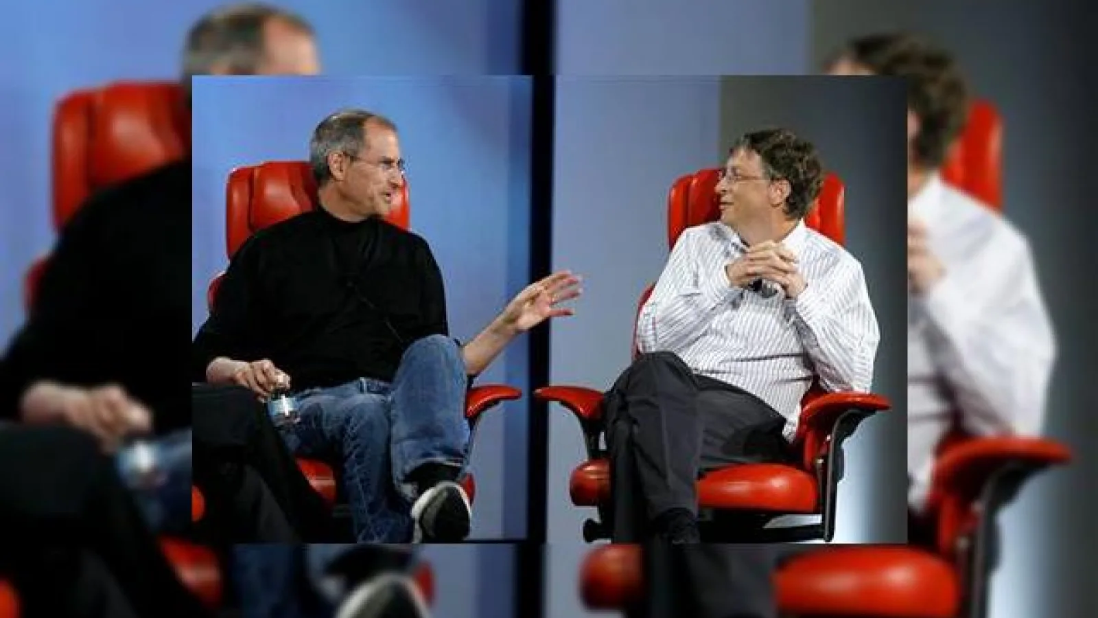 Bill Gates si Steve Jobs vorbesc presei