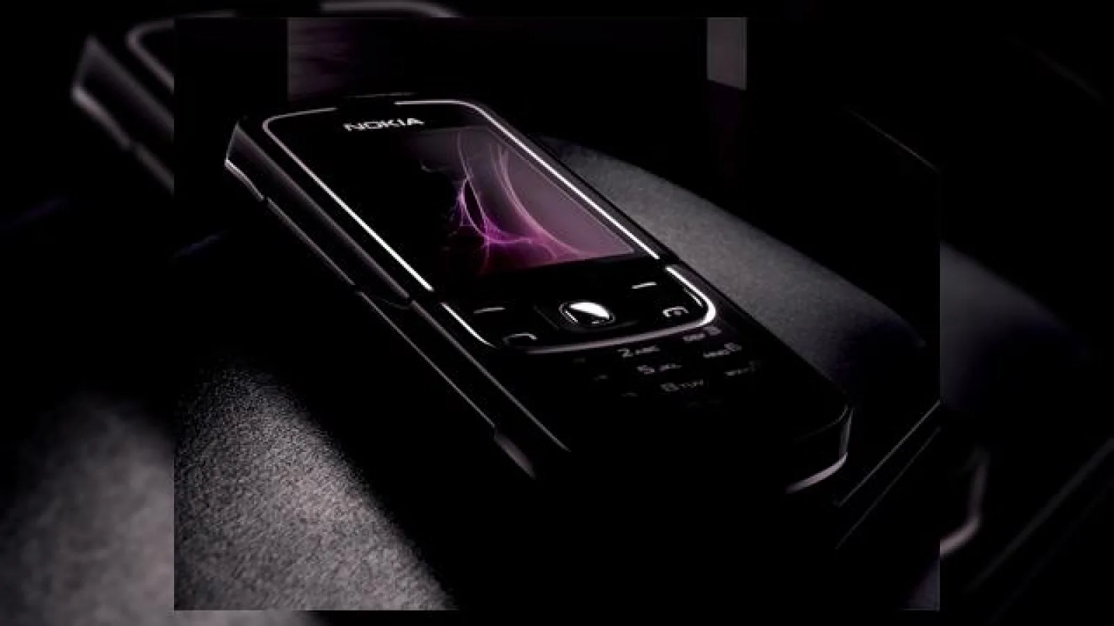 Nokia 8600 Luna devine oficial