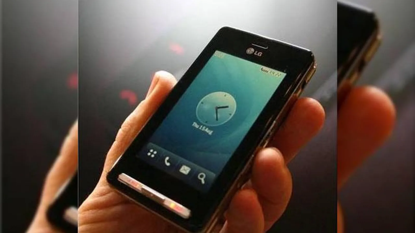 Telefonul LG Prada este terminalul cel mai scump din acest an