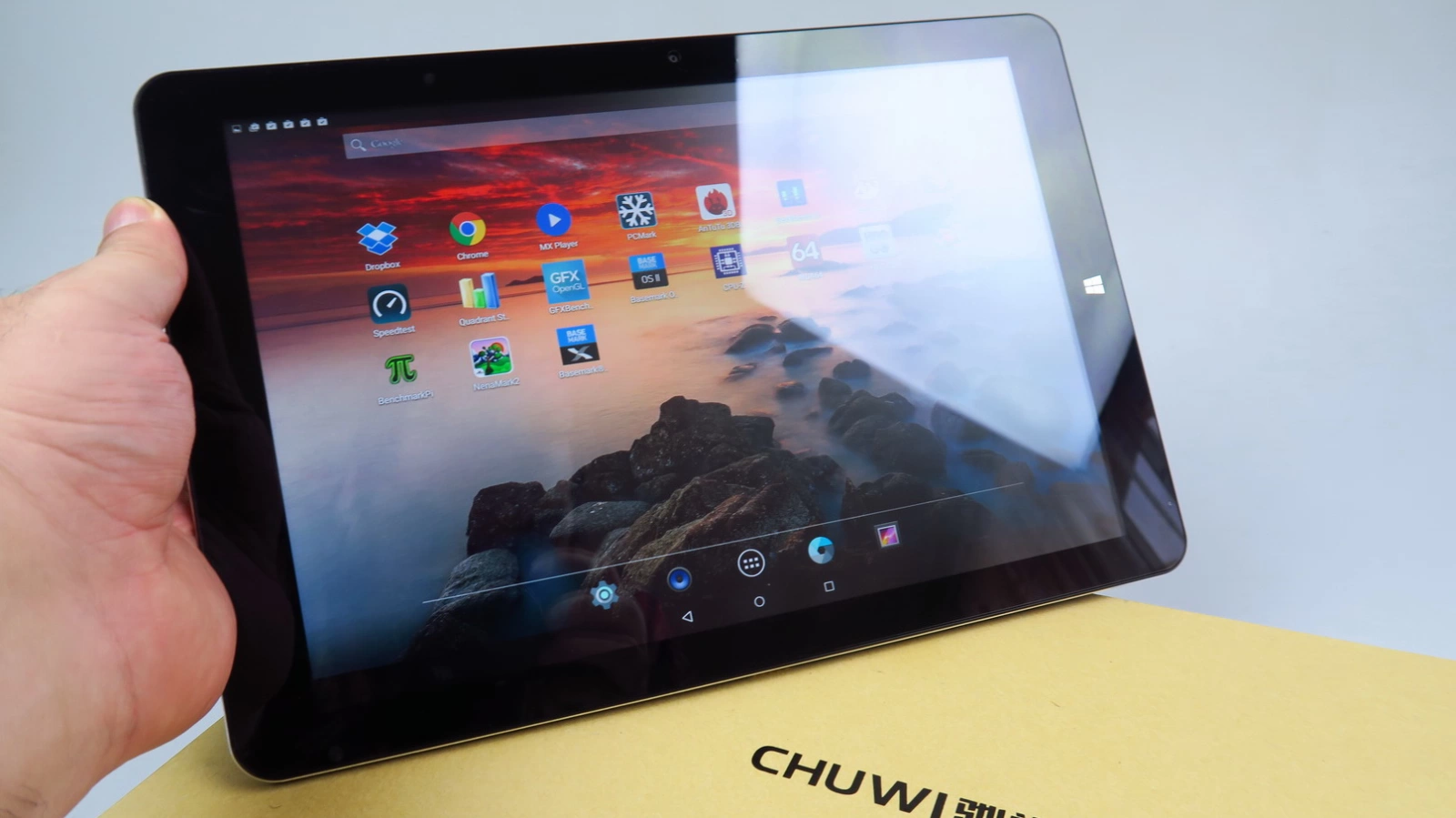 Chuwi Hi12 Unboxing: scoatem din cutie o tabletă uriaşă, cu sistem dual boot, opţiune pentru tastatură şi stylus (Video)