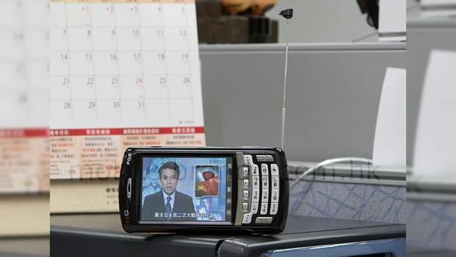 Telefonul Dual SIM TV V10
