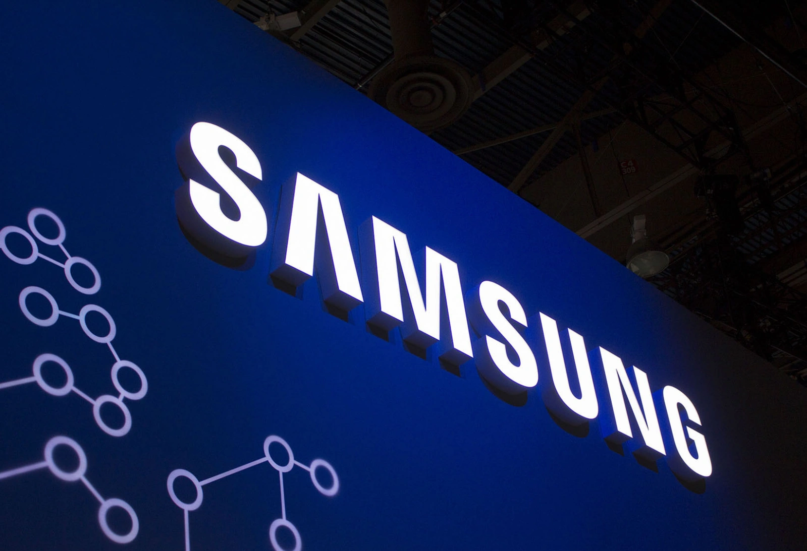 Samsung Galaxy C9 primeşte şi testul AnTuTu, în care apare cu cameră frontală de 16 MP