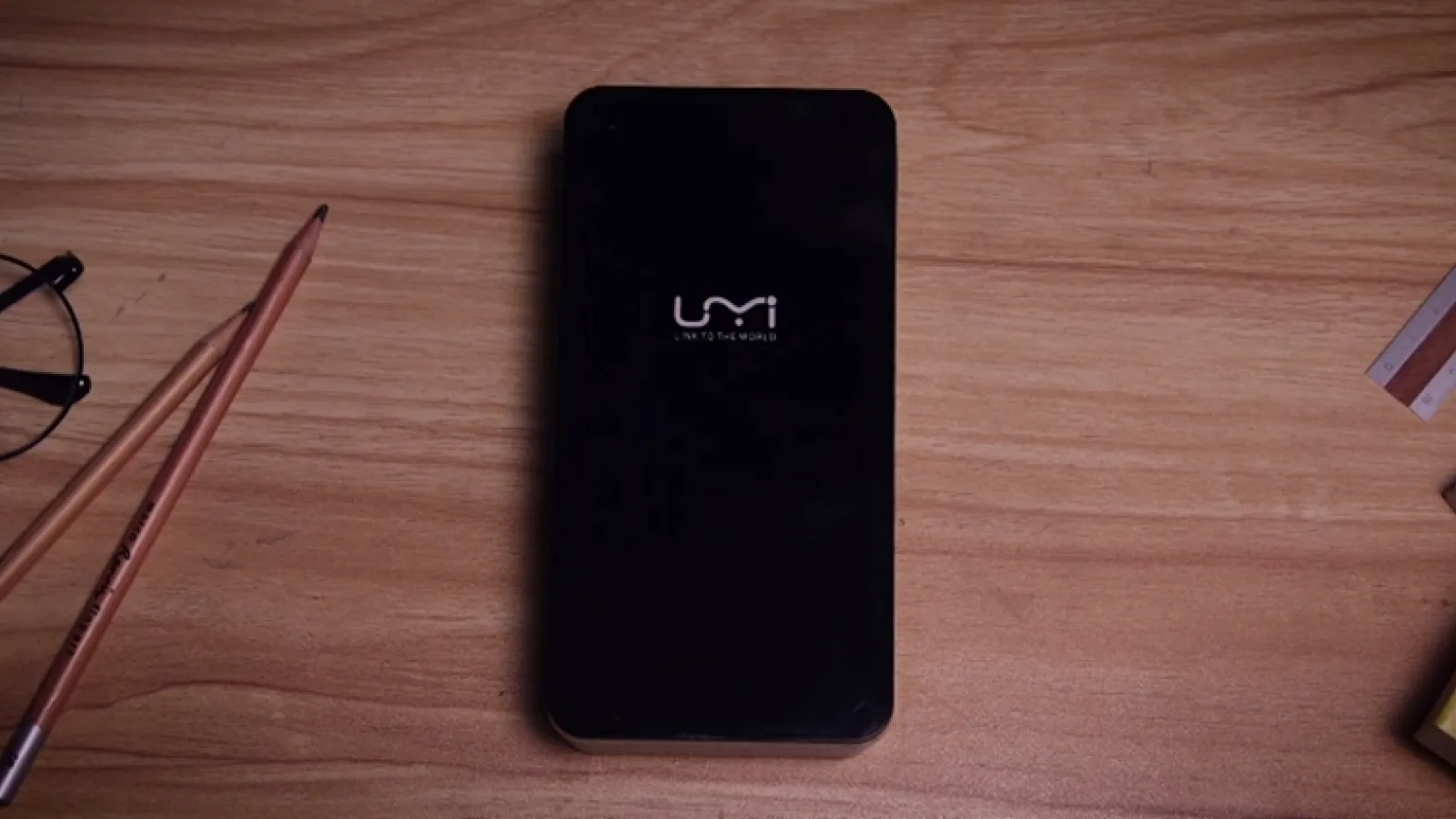 Phablet-ul UMi Plus primește un unboxing din partea companiei; telefon disponibil acum la precomandă