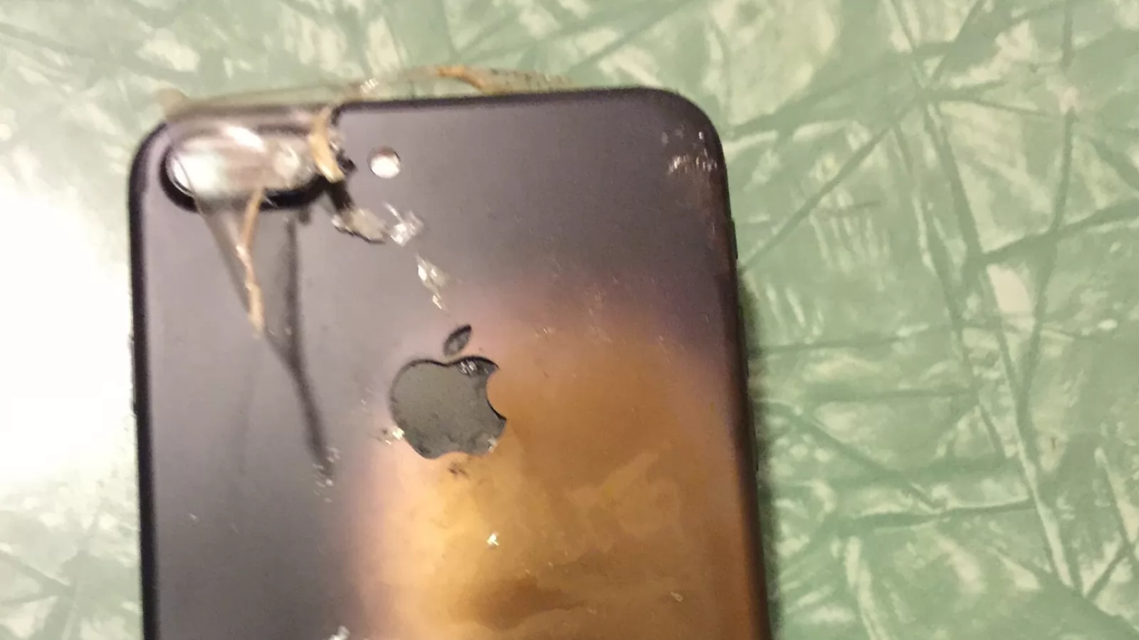 Boom! Un iPhone 7 ar fi explodat în vreme ce era livrat spre client