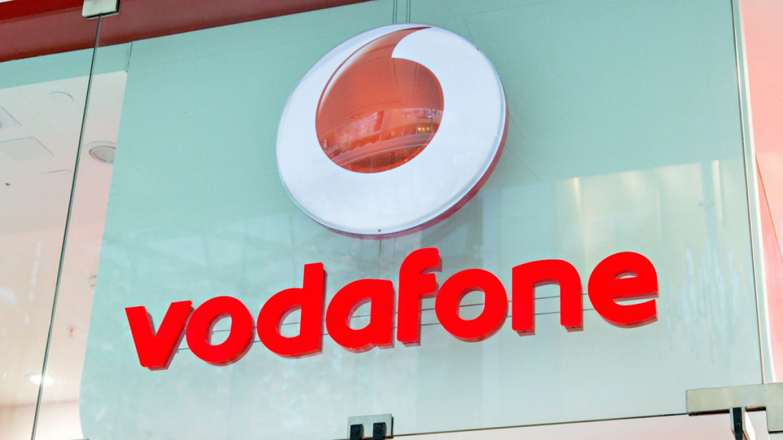 Vodafone România amendată cu 50.000 de lei pentru promoţii înşelătoare legate de "minute şi SMS-uri nelimitate"