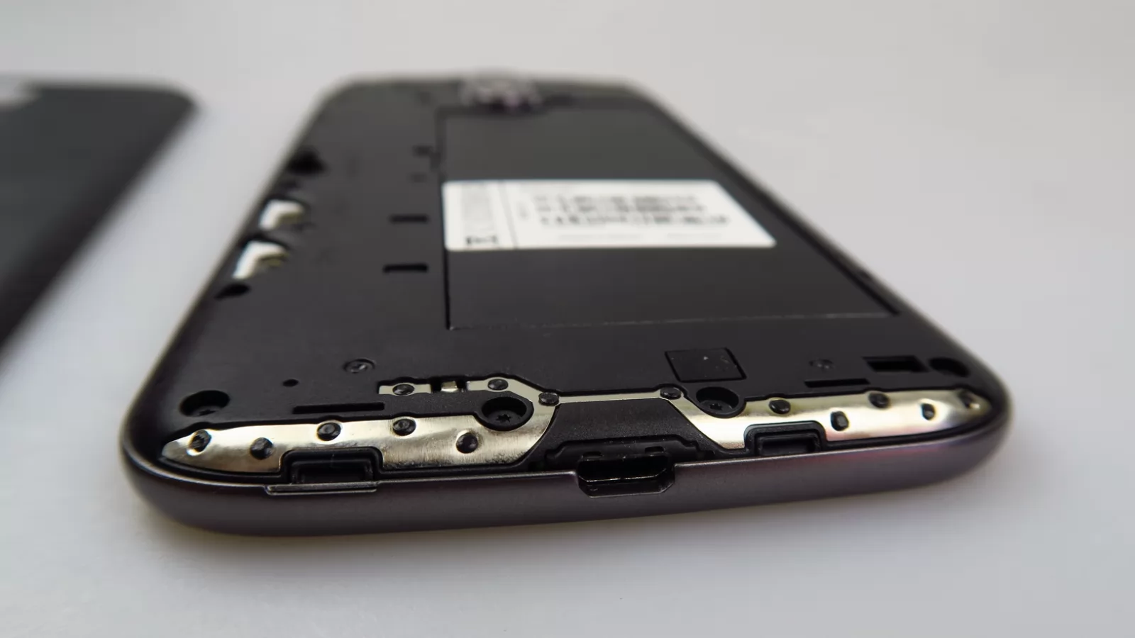 Motorola Moto G4: Baterie OK la playback video, cu încărcare gigantică totuşi