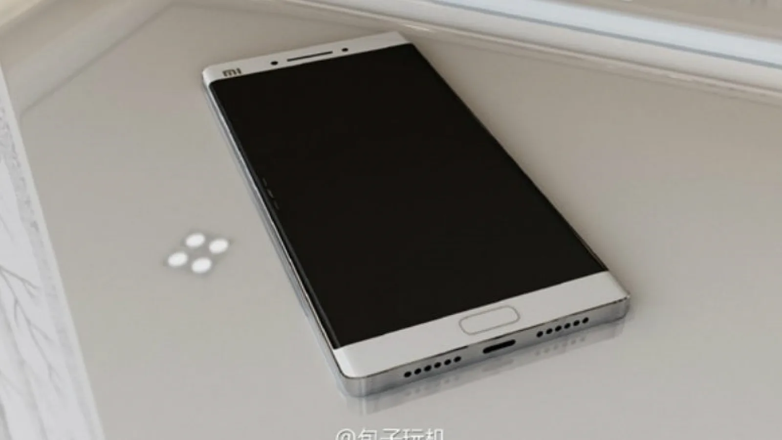 Xiaomi Mi Note 2 ar urma să vină cu o surpriză, conform CEO-ului Xiaomi, Lei Jun