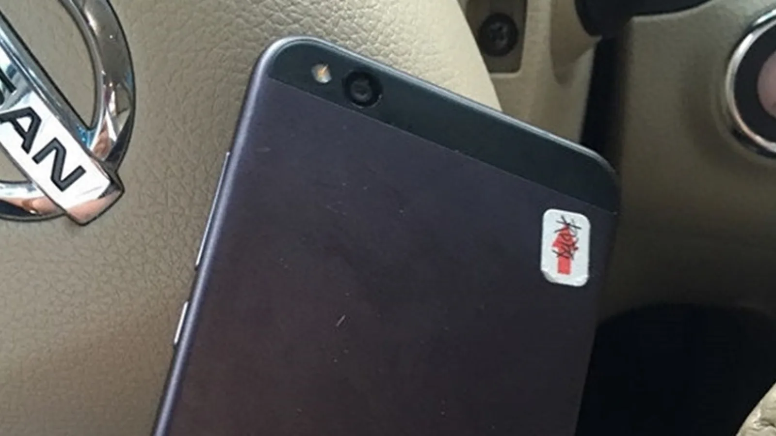 Xiaomi Mi 5c apare în fotografii reale; smartphone cu display de 5.5 inch și 3 GB RAM
